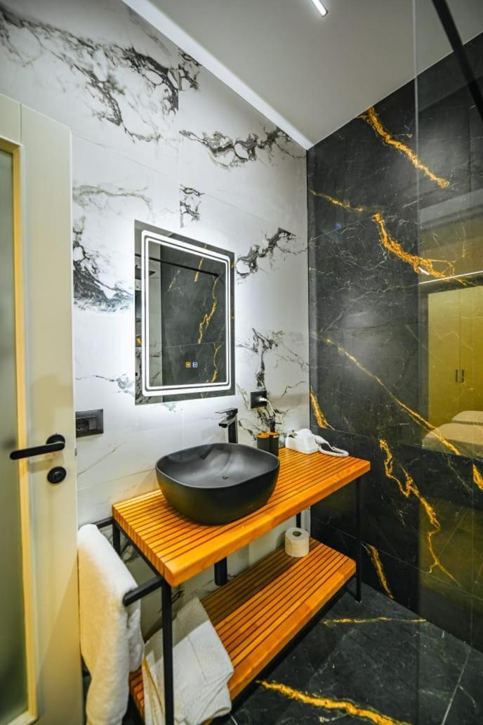Mon Ami Boutique Hotel Шкодер Экстерьер фото